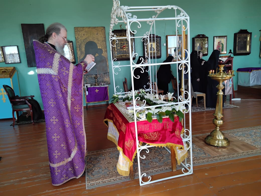 Вечерня (вынос Святой Плащаницы) 14 апреля 2023