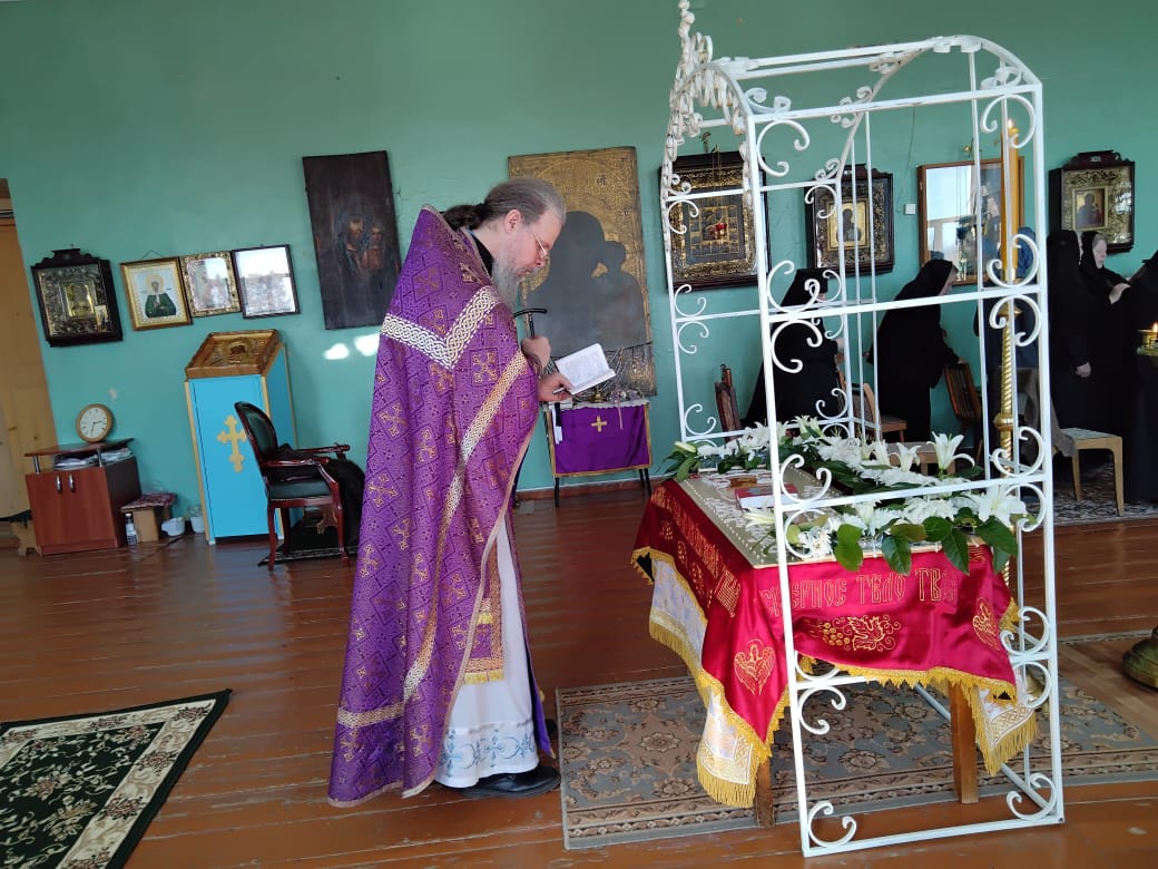 Вечерня (вынос Святой Плащаницы) 14 апреля 2023