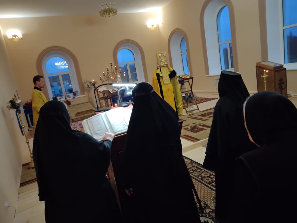 Божественная Литургия 15 октября 2023