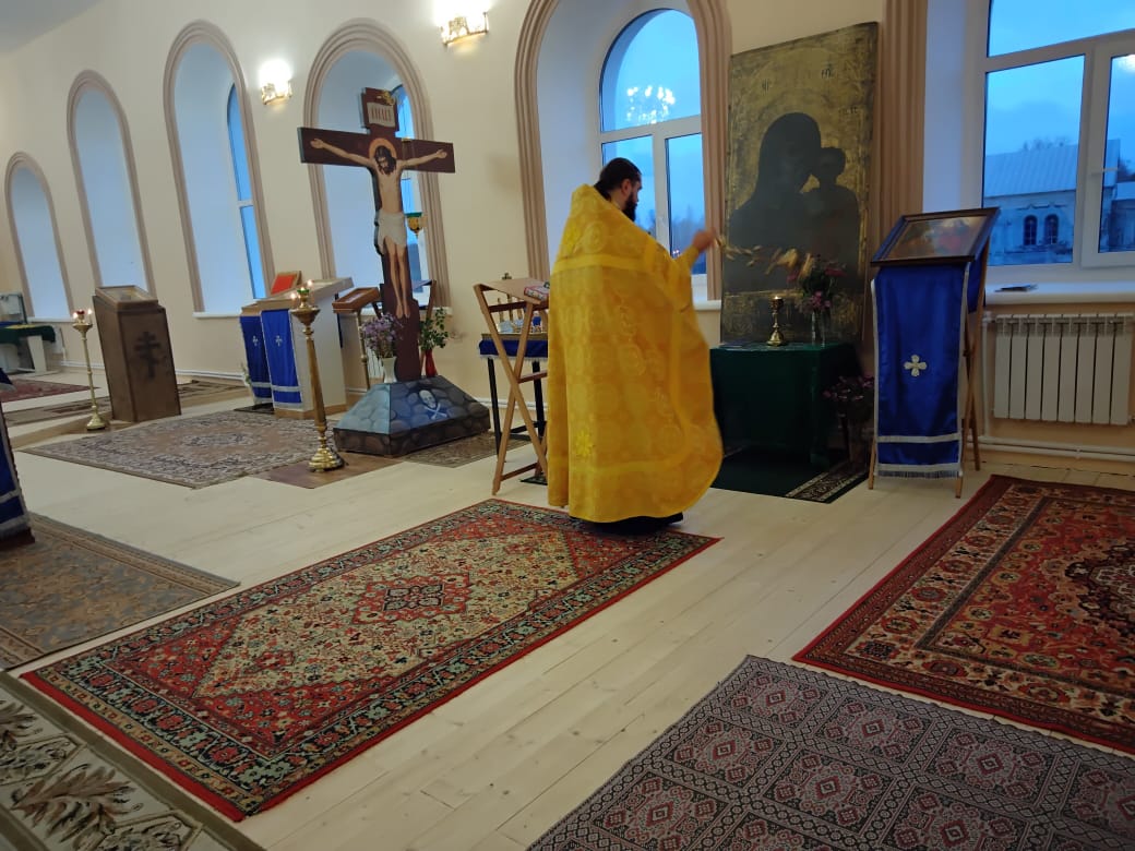 Вечерня, утреня с полиелеем 17 октября 2023