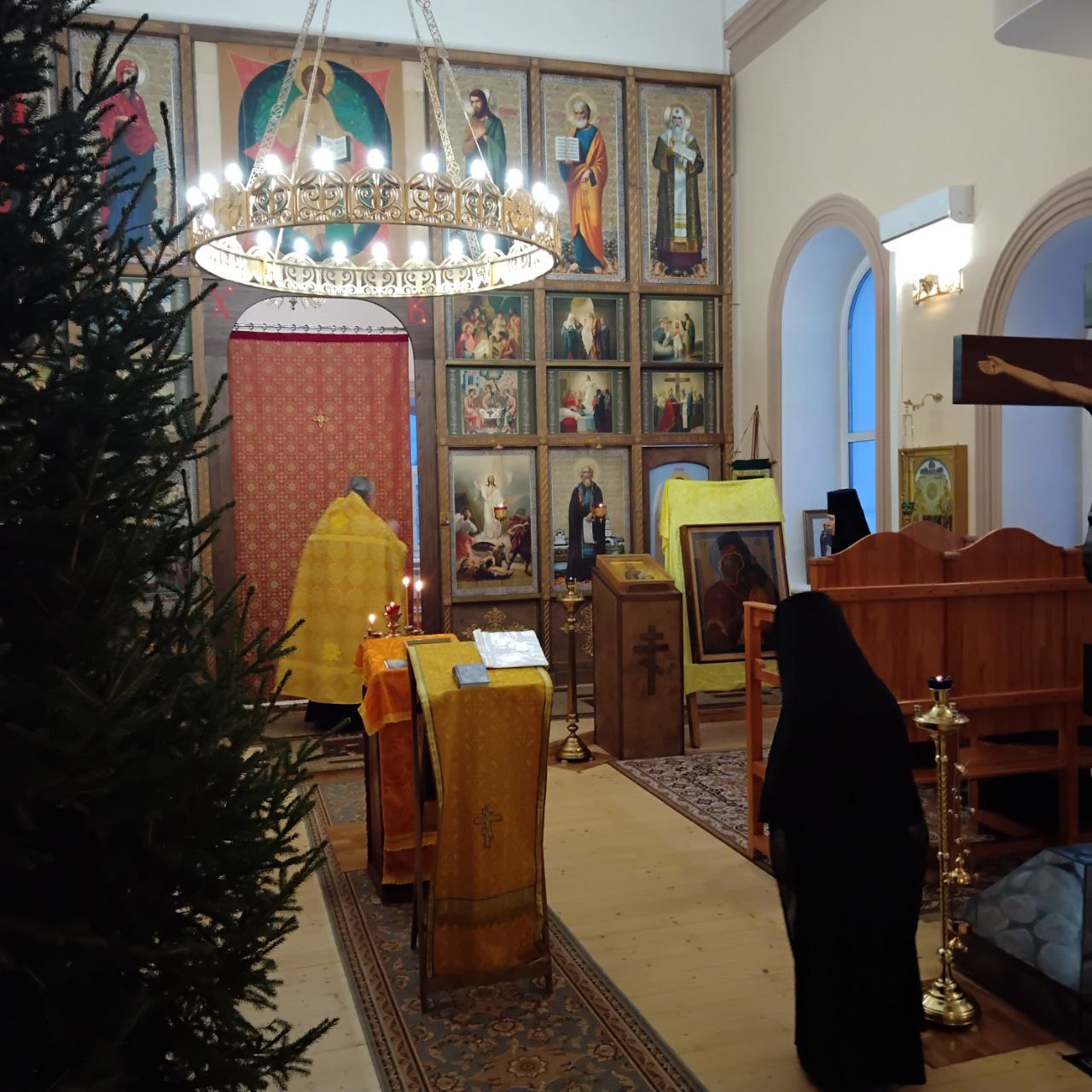 Новогодний молебен и Ночная Божественная Литургия 1 января 2026